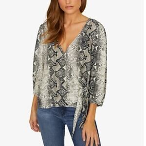 Sanctuary All Wrapped Up Printed Wrap Top sz M